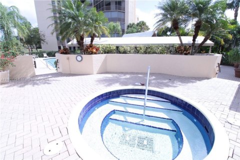 Condo in Lauderhill, Florida, 2 bedrooms  № 1228968 - photo 26