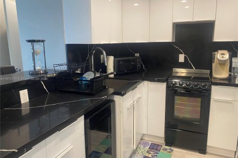 Condominio en alquiler en Miami Beach, Florida, 54.81 m2 № 1397578 - foto 3