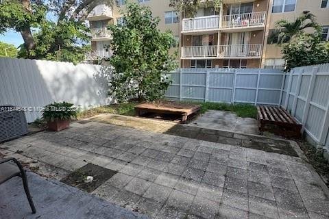 Adosado en alquiler en North Miami, Florida, 3 dormitorios, 145.86 m2 № 1397687 - foto 25