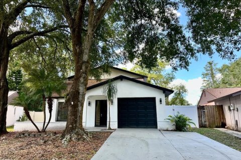 Casa en venta en Tampa, Florida, 4 dormitorios, 130.71 m2 № 1376545 - foto 1