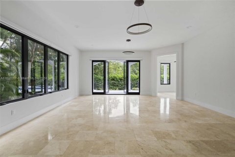 House in Coral Gables, Florida 6 bedrooms, 660.81 sq.m. № 1309257 - photo 14