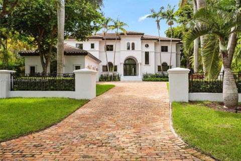 House in Coral Gables, Florida 6 bedrooms, 660.81 sq.m. № 1309257 - photo 1