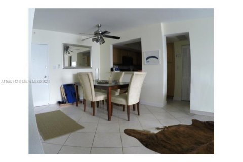 Condo in Miami Beach, Florida, 2 bedrooms  № 1150865 - photo 3