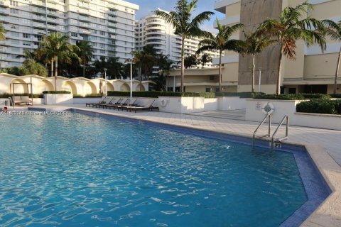 Condo in Miami Beach, Florida, 2 bedrooms  № 1150865 - photo 14