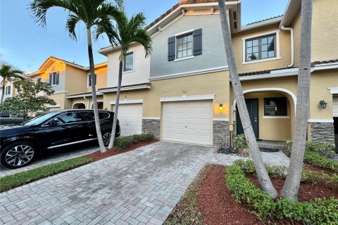 Adosado en alquiler en Miami, Florida, 3 dormitorios, 155.24 m2 № 1384425 - foto 2