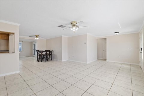 House in Port Richey, Florida 2 bedrooms, 130.81 sq.m. № 1408703 - photo 4