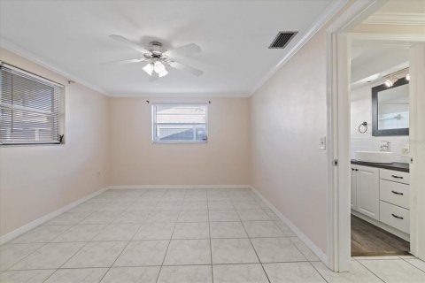 House in Port Richey, Florida 2 bedrooms, 130.81 sq.m. № 1408703 - photo 17