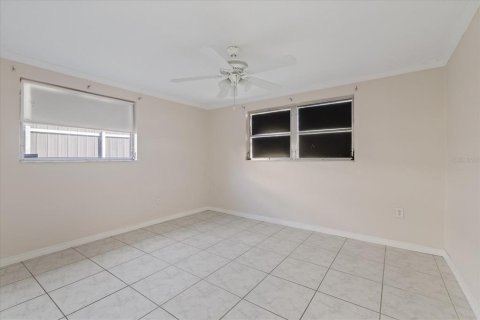 House in Port Richey, Florida 2 bedrooms, 130.81 sq.m. № 1408703 - photo 13