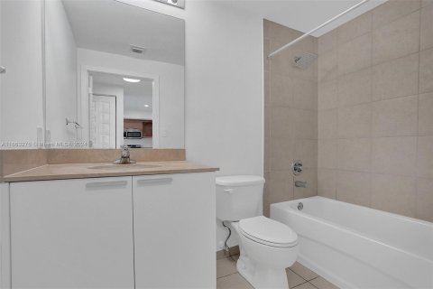 Condo in Hollywood, Florida, 2 bedrooms  № 1372835 - photo 15