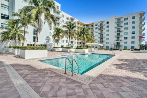 Condominio en venta en Hollywood, Florida, 2 dormitorios, 113.34 m2 № 1372835 - foto 20