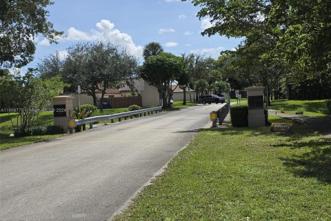 Villa ou maison à vendre à Sunrise, Floride: 2 chambres, 104.33 m2 № 1384652 - photo 3