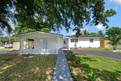 House in Lauderhill, Florida 3 bedrooms, 120.77 sq.m. № 1377409 - photo 2