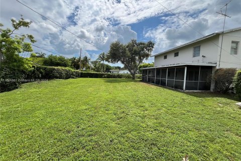 House in Miami, Florida 4 bedrooms, 205.69 sq.m. № 1377312 - photo 7