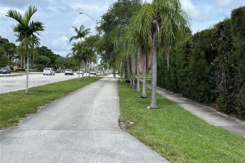 Casa en venta en Miami, Florida, 4 dormitorios, 205.69 m2 № 1377312 - foto 9