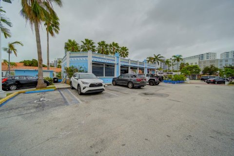 Commercial property in Miami Beach, Florida № 909412 - photo 3