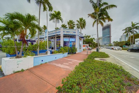 Immobilier commercial à vendre à Miami Beach, Floride № 909412 - photo 2