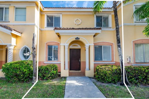 Townhouse in Homestead, Florida 3 bedrooms, 120.96 sq.m. № 1408916 - photo 1