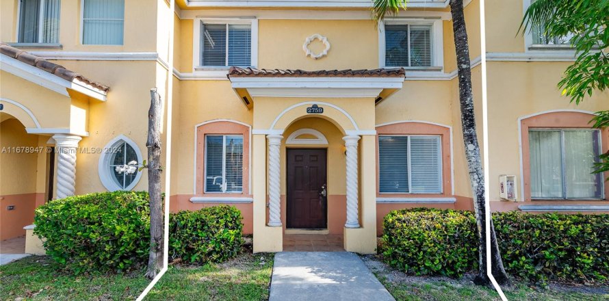 Townhouse in Homestead, Florida 3 bedrooms, 120.96 sq.m. № 1408916