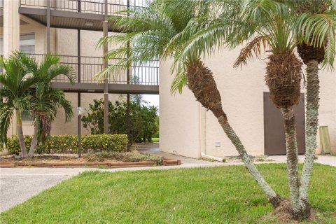 Condominio en venta en New Port Richey, Florida, 1 dormitorio, 68 m2 № 1379587 - foto 2