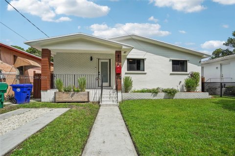 Villa ou maison à vendre à Miami, Floride: 3 chambres, 148.27 m2 № 1370650 - photo 1