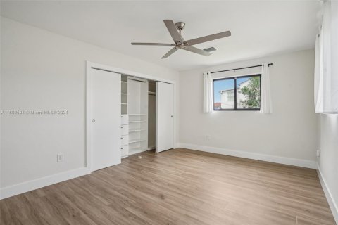 Casa en venta en Miami, Florida, 3 dormitorios, 148.27 m2 № 1370650 - foto 28