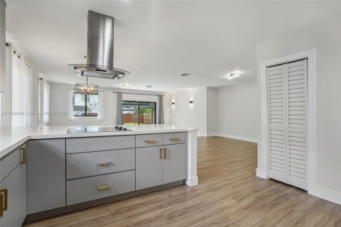 Casa en venta en Miami, Florida, 3 dormitorios, 148.27 m2 № 1370650 - foto 23