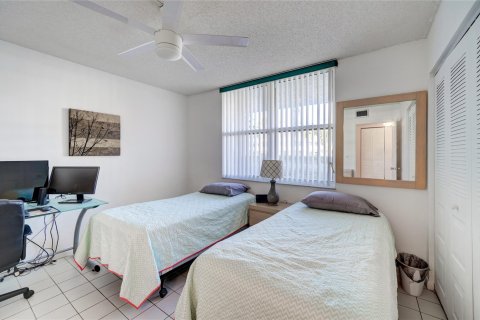 Condo in Margate, Florida, 2 bedrooms  № 992010 - photo 15