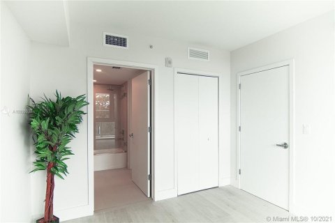 Condominio en venta en North Miami Beach, Florida, 2 dormitorios, 101.91 m2 № 2185 - foto 13