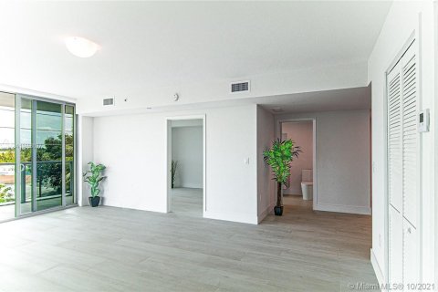 Condominio en venta en North Miami Beach, Florida, 2 dormitorios, 101.91 m2 № 2185 - foto 5
