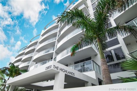 Copropriété à vendre à North Miami Beach, Floride: 2 chambres, 101.91 m2 № 2185 - photo 1