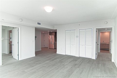 Condominio en venta en North Miami Beach, Florida, 2 dormitorios, 101.91 m2 № 2185 - foto 7