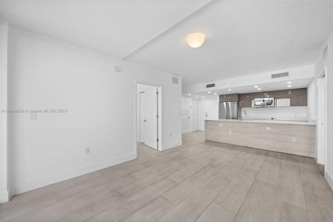 Condominio en venta en North Miami Beach, Florida, 2 dormitorios, 83.89 m2 № 2183 - foto 5
