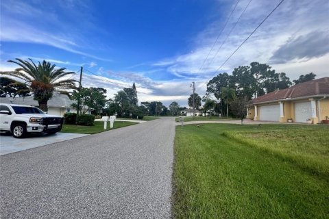 Terreno en venta en Rotonda, Florida № 980156 - foto 4