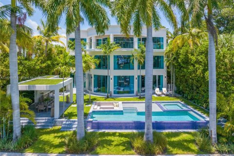 Villa ou maison à vendre à Miami Beach, Floride: 8 chambres, 1017.74 m2 № 568582 - photo 1