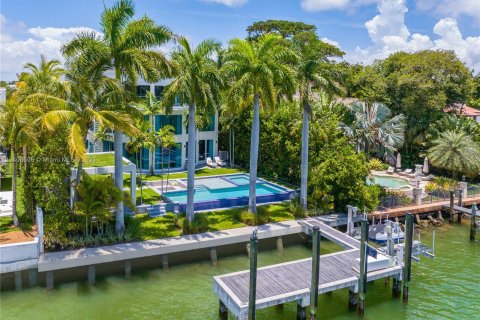 Villa ou maison à vendre à Miami Beach, Floride: 8 chambres, 1017.74 m2 № 568582 - photo 2
