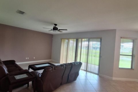 House in Lake Worth, Florida 4 bedrooms, 332.96 sq.m. № 1208541 - photo 22