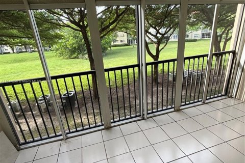 Copropriété à vendre à Pembroke Pines, Floride: 2 chambres, 100.52 m2 № 1239026 - photo 1