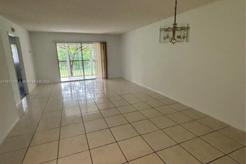 Copropriété à vendre à Pembroke Pines, Floride: 2 chambres, 100.52 m2 № 1239026 - photo 3