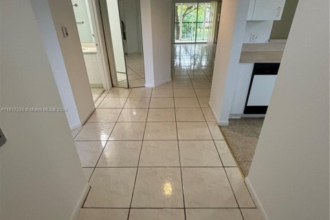 Copropriété à vendre à Pembroke Pines, Floride: 2 chambres, 100.52 m2 № 1239026 - photo 2