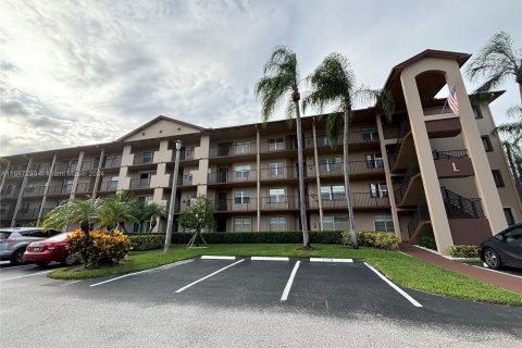 Condo in Pembroke Pines, Florida, 2 bedrooms  № 1239026 - photo 13