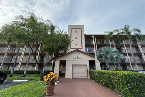 Copropriété à vendre à Pembroke Pines, Floride: 2 chambres, 100.52 m2 № 1239026 - photo 14