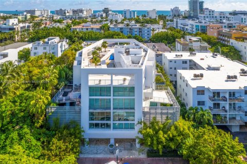 Condo in Miami Beach, Florida, 1 bedroom  № 1101015 - photo 1