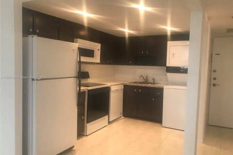 Condominio en venta en Miami, Florida, 1 dormitorio, 80.64 m2 № 1116123 - foto 3