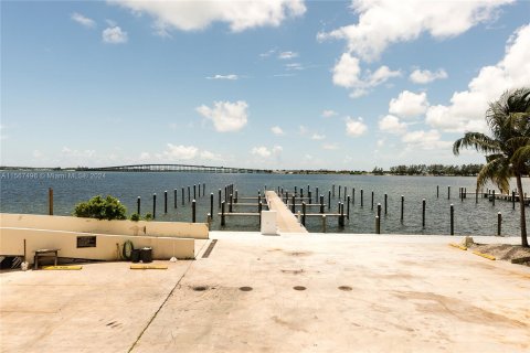 Condo in Miami, Florida, 1 bedroom  № 1116123 - photo 19