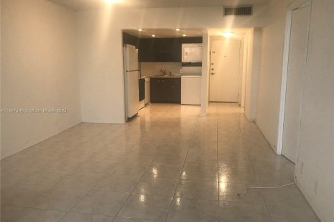 Condo in Miami, Florida, 1 bedroom  № 1116123 - photo 5