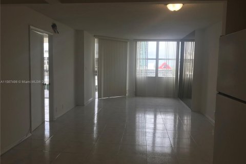 Condo in Miami, Florida, 1 bedroom  № 1116123 - photo 6