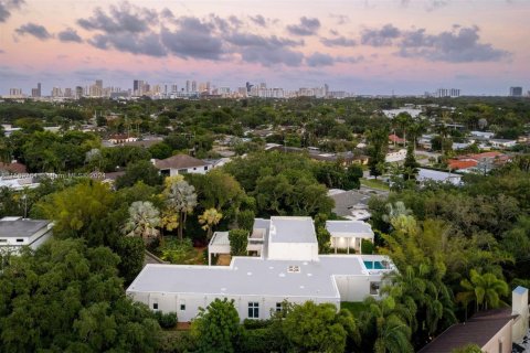 House in Miami, Florida 7 bedrooms, 504.83 sq.m. № 1120678 - photo 11