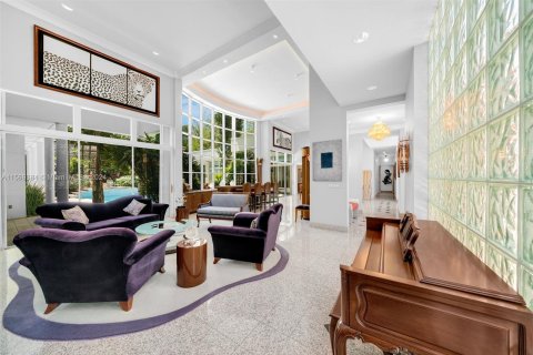 House in Miami, Florida 7 bedrooms, 504.83 sq.m. № 1120678 - photo 19