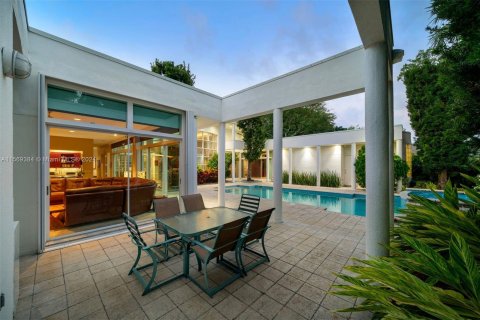 House in Miami, Florida 7 bedrooms, 504.83 sq.m. № 1120678 - photo 6