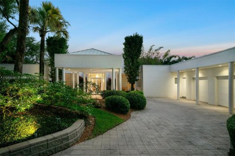 House in Miami, Florida 7 bedrooms, 504.83 sq.m. № 1120678 - photo 3